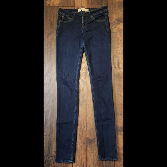 Hollister Skinny Jeans - Picture 3 of 11